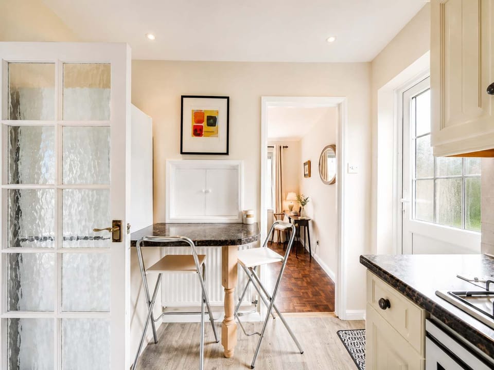 Dining Nook: Bright space for meals and morning coffee with stylish decor and inviting views!