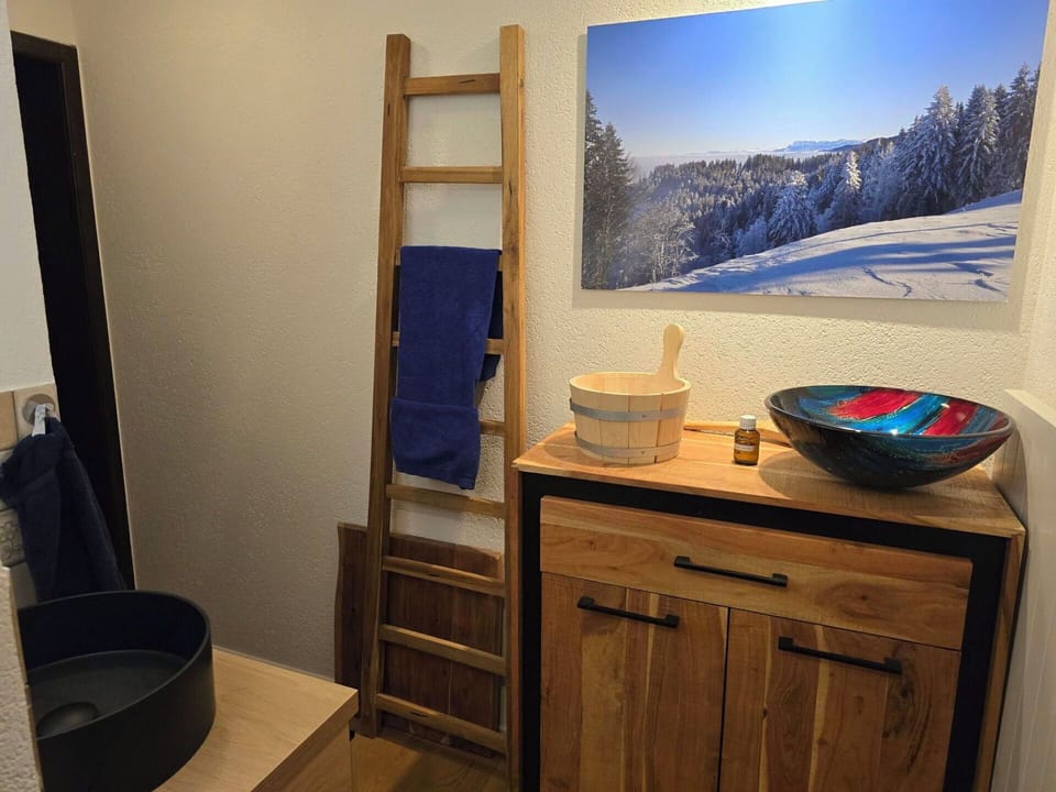 Wood, Room, Wood Stain, Hardwood, Varnish, Picture Frame, Plank, Cabinetry, Plywood, Wood Flooring