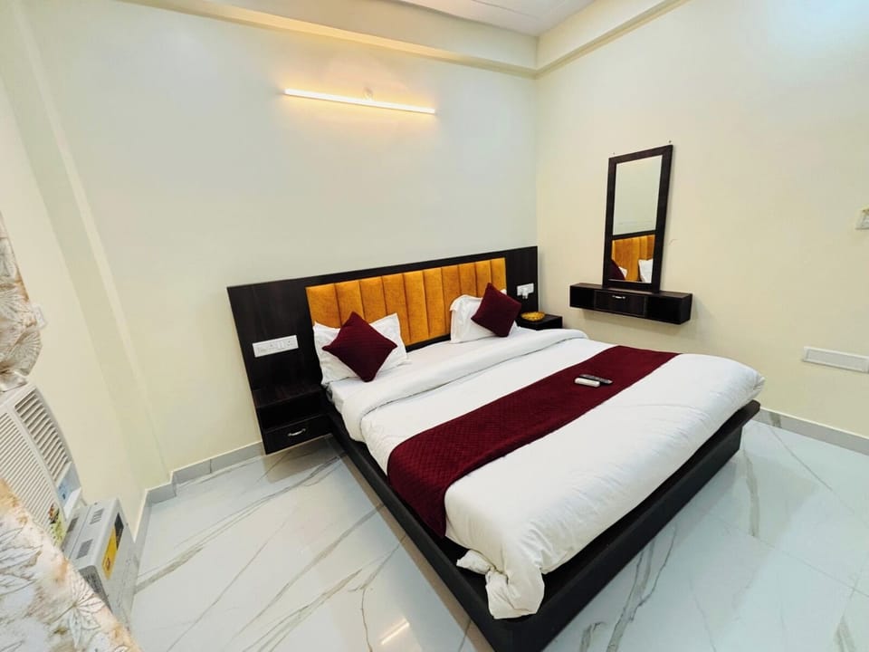 Egyptian cotton sheets, premium bedding, in-room safe