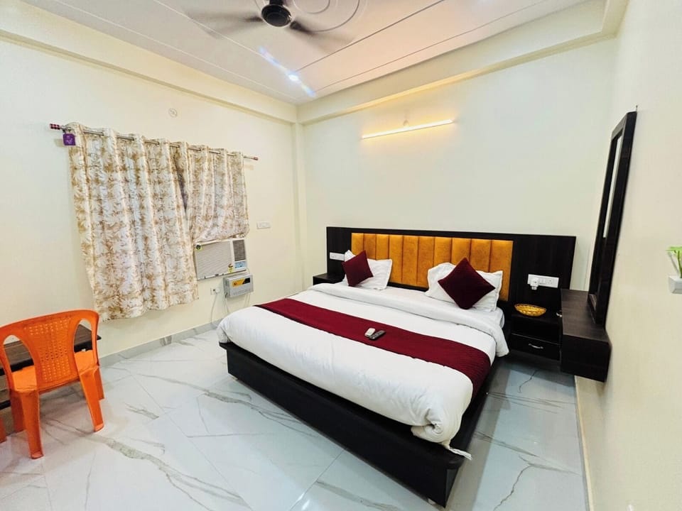Egyptian cotton sheets, premium bedding, in-room safe