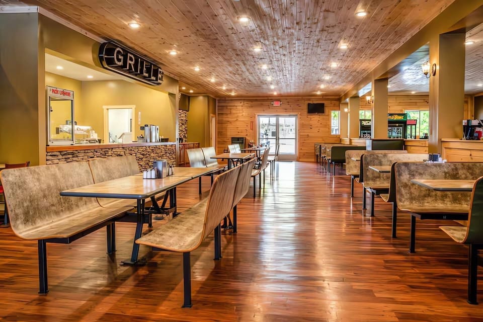 On-site grill restaurant and dining area with spacious seating.
