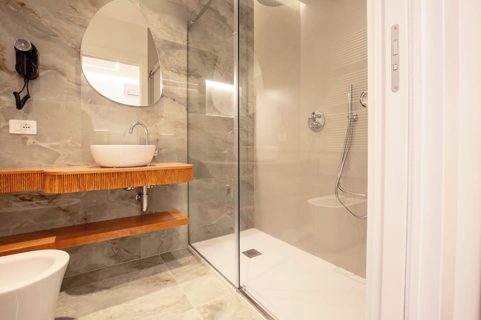 Superior Double Room, City View | Bathroom | Soap, shampoo, toilet paper