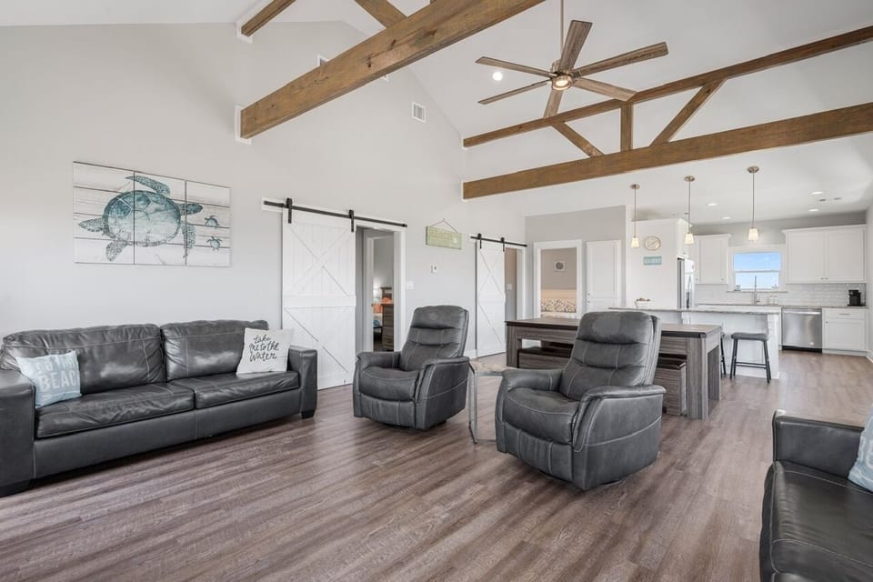 House, 3 Bedrooms | Living area | Smart TV, streaming services