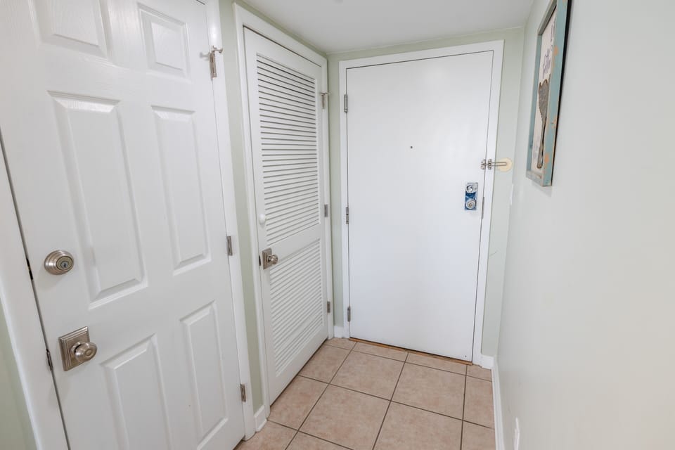 Condo, 3 Bedrooms | Interior