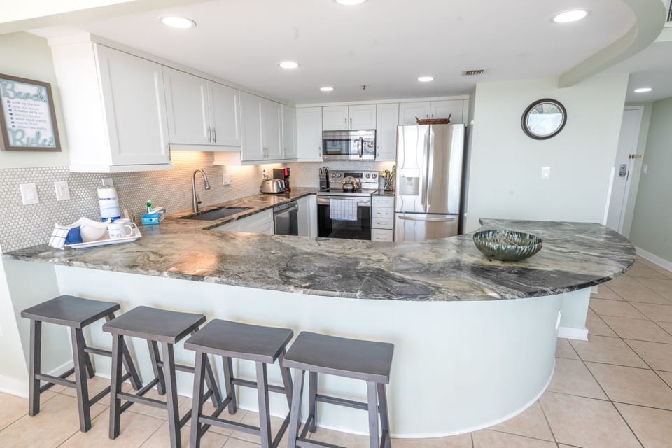 Condo, 3 Bedrooms | Private kitchen | Coffee/tea maker, fridge, oven, toaster