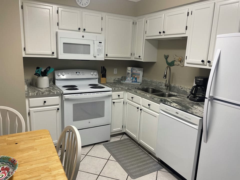 Fully stocked kitchen with new granite