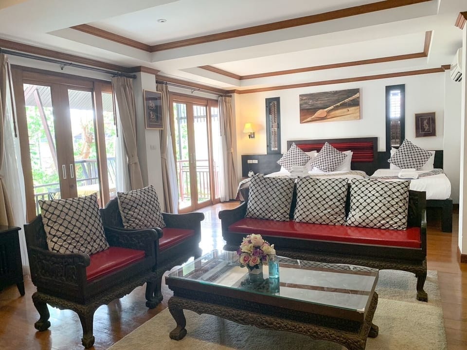 Family Room  | Living area | 32-inch LCD TV with cable channels, TV