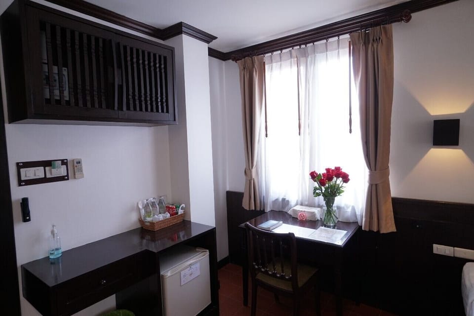 Superior Double Room - No Balcony | In-room dining