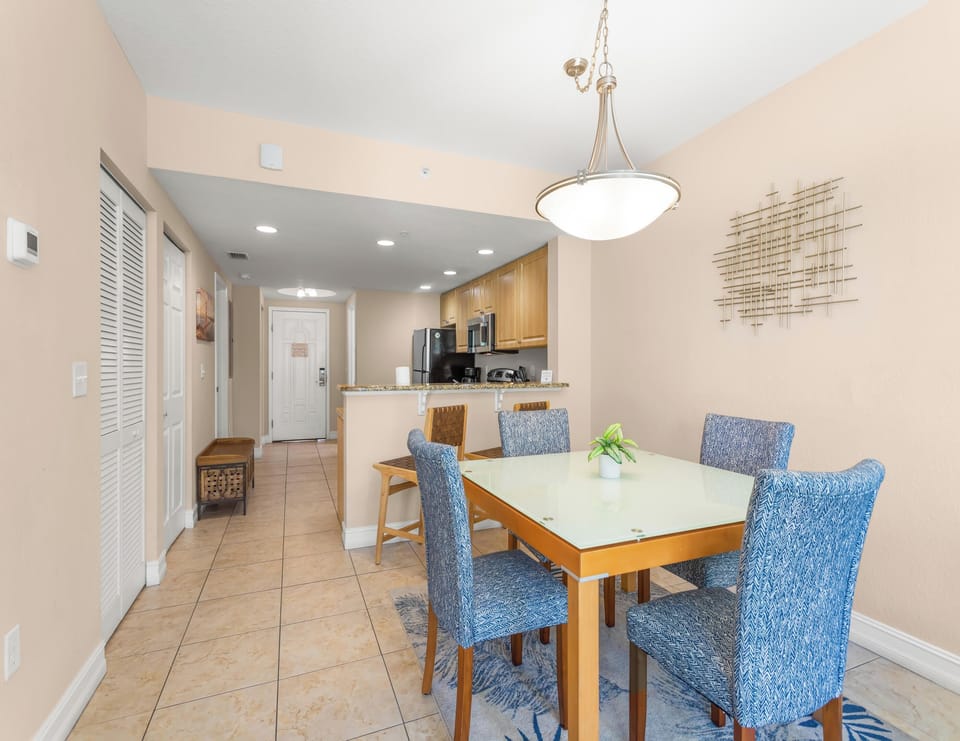 Dining Area - Seating for 4