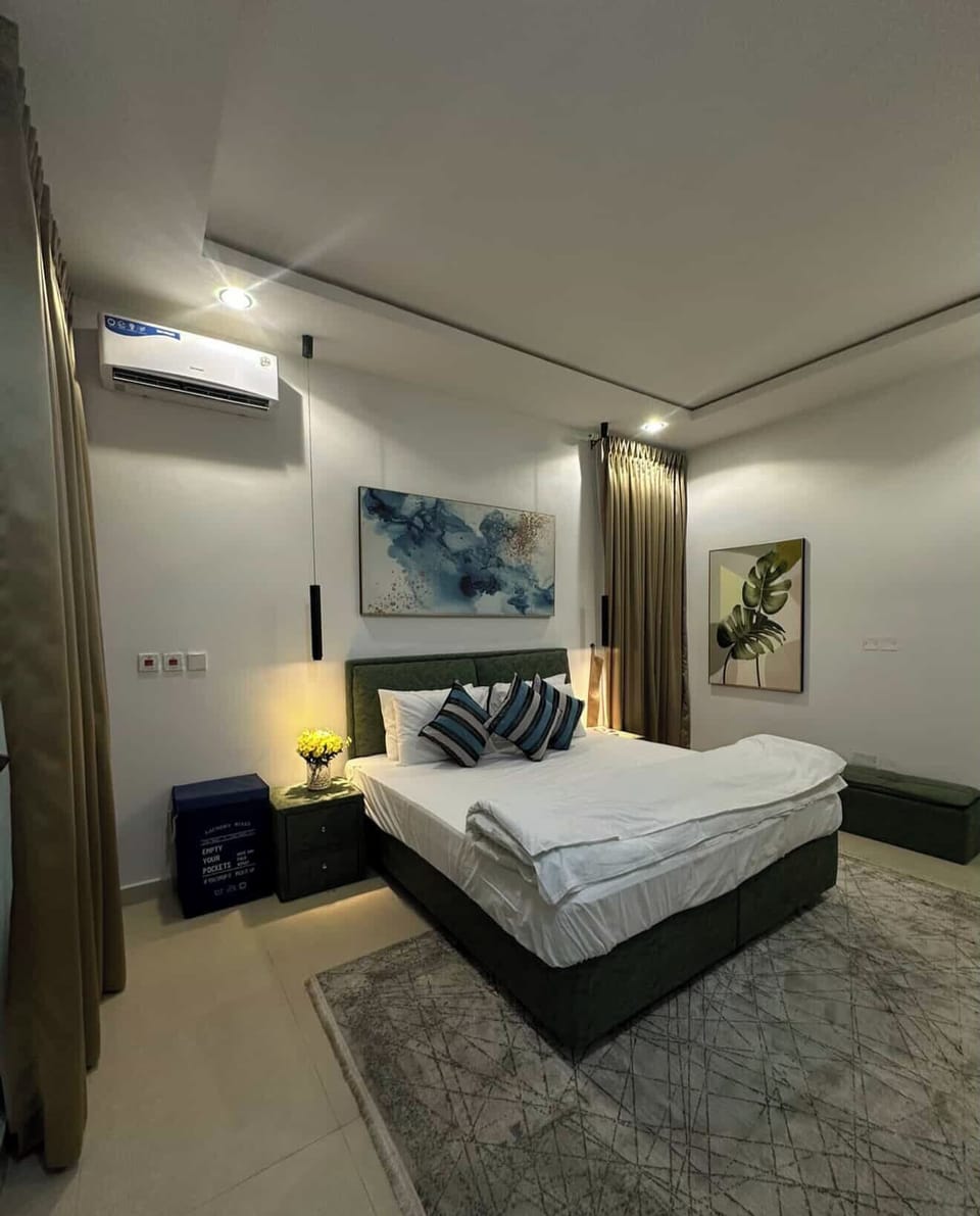 Deluxe Room, Balcony, City View | Desk, laptop workspace, blackout drapes, soundproofing
