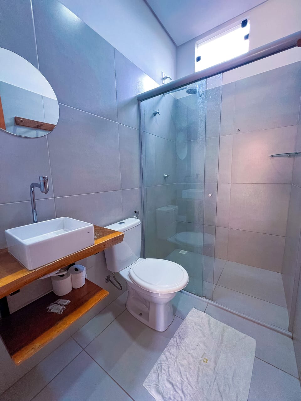 Comfort Twin Room | Bathroom | Shower, free toiletries, towels, toilet paper