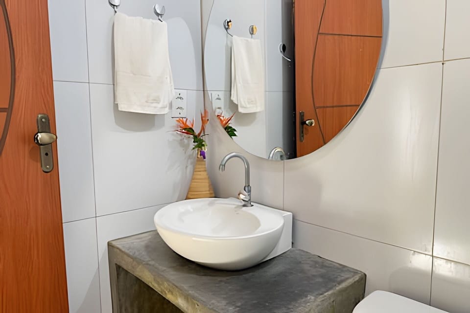 Suite | Bathroom | Shower, towels