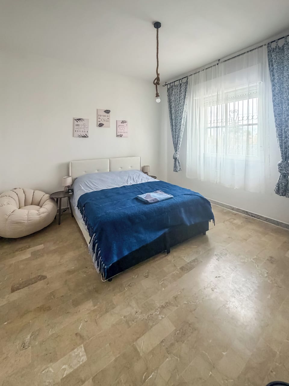 Double Room, Shared Bathroom | Free WiFi