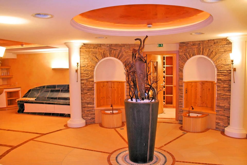 Sauna, steam room