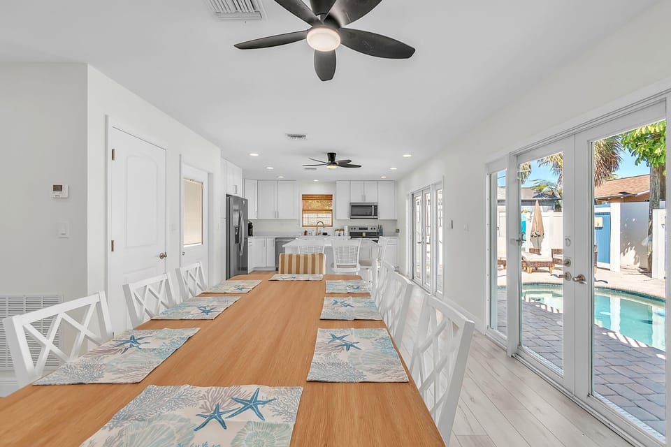 House, Multiple Beds (Sunny Palms) | Dining
