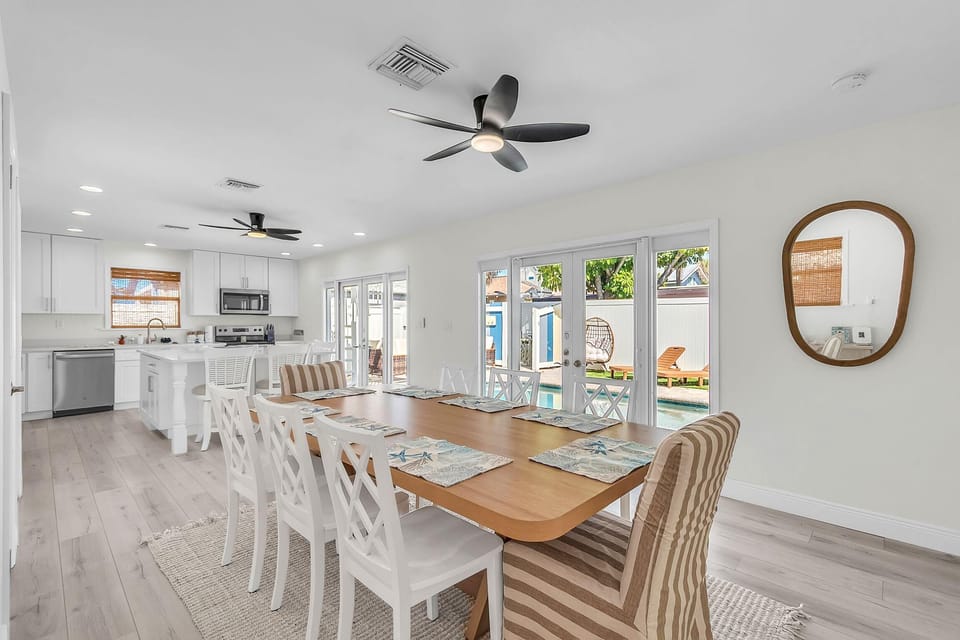 House, Multiple Beds (Sunny Palms) | Dining