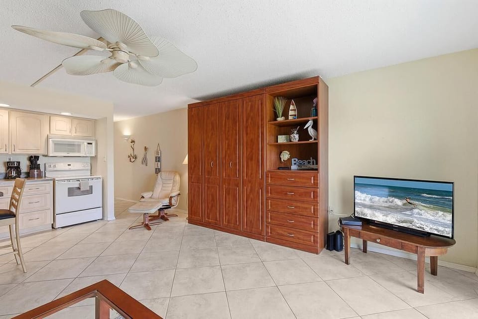 Condo (Mariner's Cove 405) | Interior