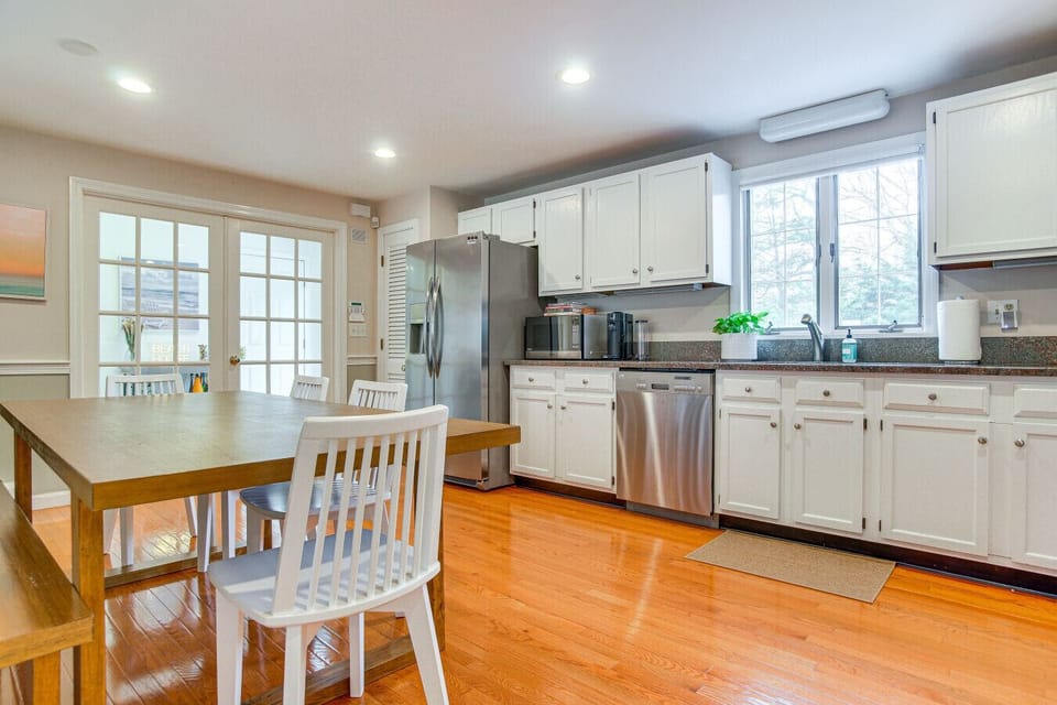 Kitchen | Stainless Steel Appliances | Granite Countertops