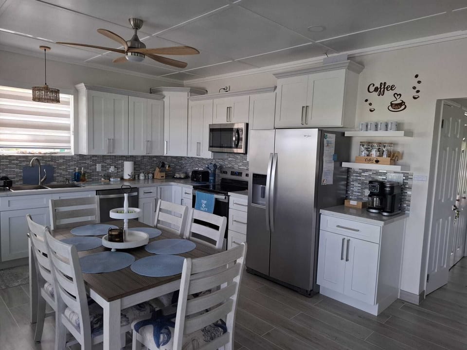 Modern Kitchen w/Beverage Cooler