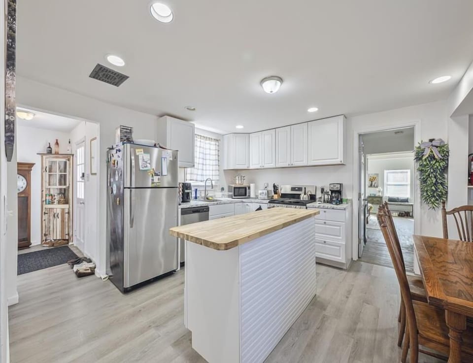 From the island to the stove, this kitchen is set up for everything from quick breakfasts to full group dinners.