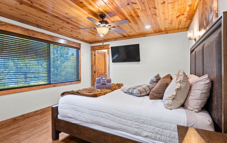 Wake up to forest views in this king bedroom, where large windows let the outside beauty flow right into your personal retreat.