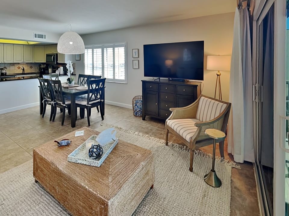 Condo (2 Bedrooms) | Property amenity
