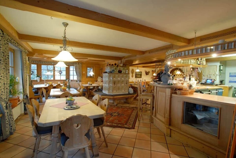 Restaurant und Seepark Schwaltenweiher
(4km entfernt) - hier leben Ihre Vermieter.

Mieter der Wohnung Wiesenweg haben kostenfreien Zugang!