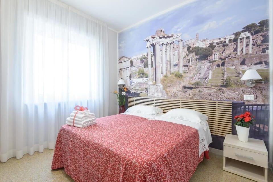 Camera Foro Romano | In-room safe, desk, laptop workspace, free WiFi