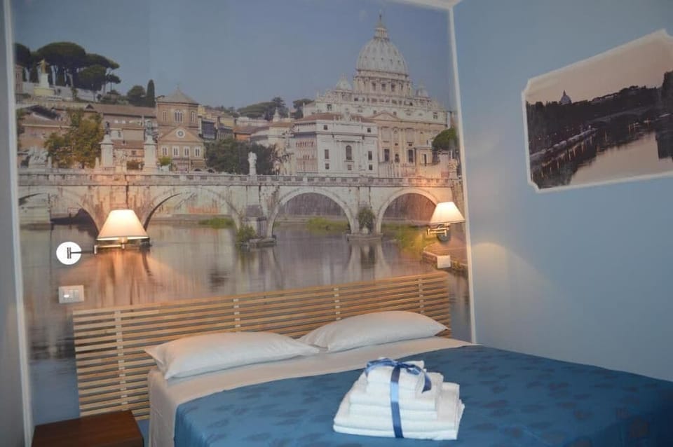 Camera Tevere | In-room safe, desk, laptop workspace, free WiFi