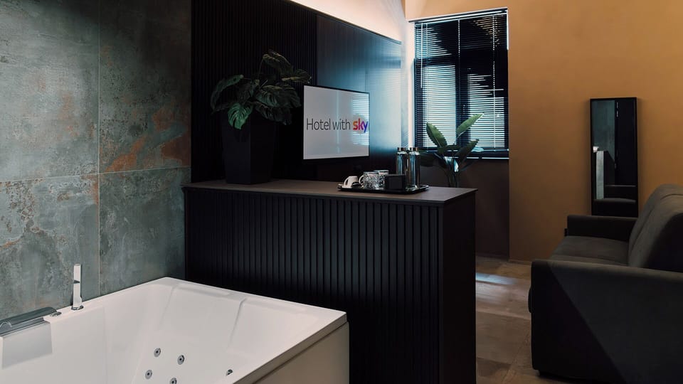 Luxury Double Room, Non Smoking, Private Bathroom | Minibar, in-room safe, desk, soundproofing