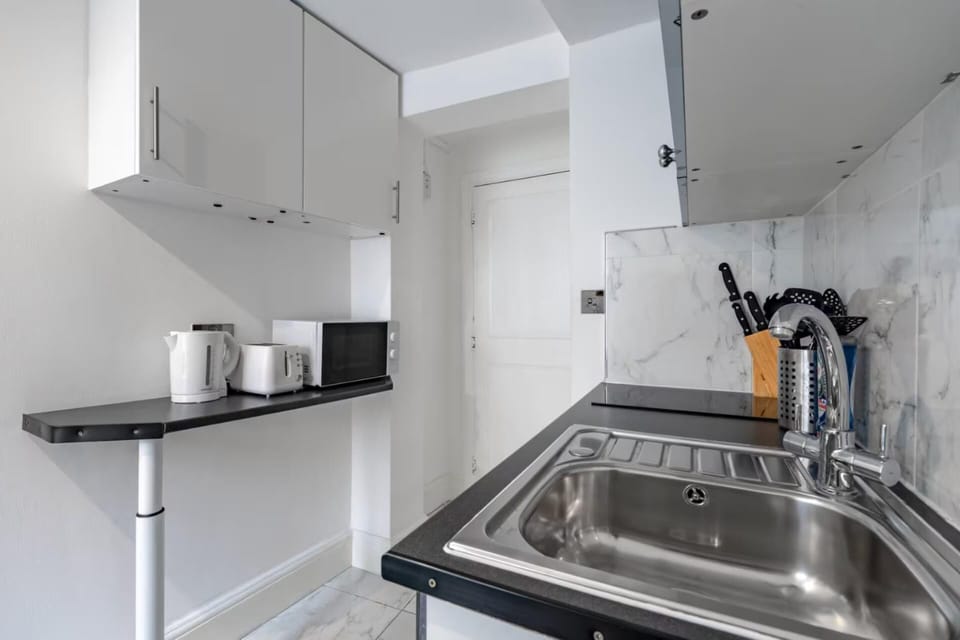 Fridge, microwave, oven