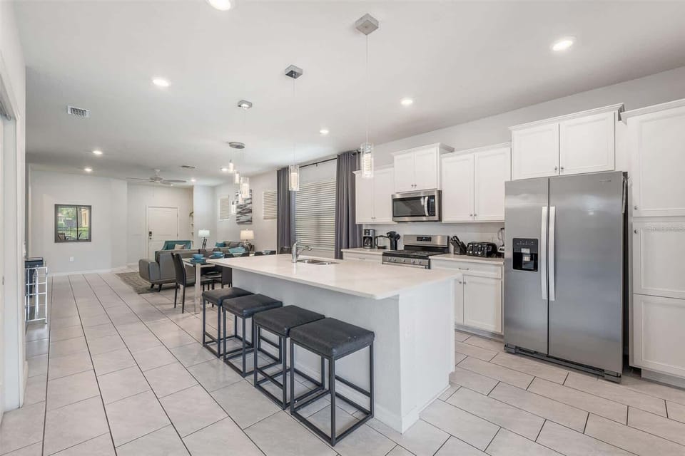 Where your inner chef meets vacation mode. Cook, chat, snack, repeat—this kitchen makes every meal a mini celebration.