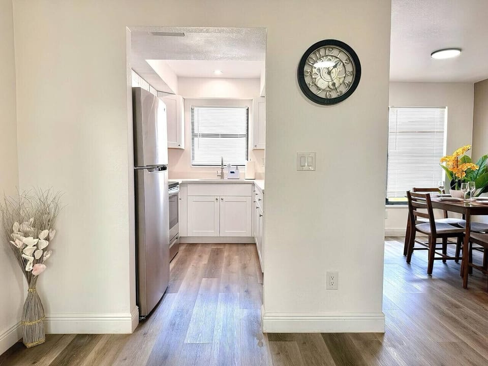 Kitchen : The perfect social hub for entertaining guests while you put the finishing touches on dinner.