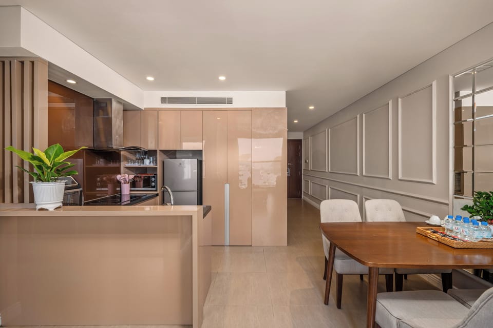 Apartment, 2 Bedrooms | Dining