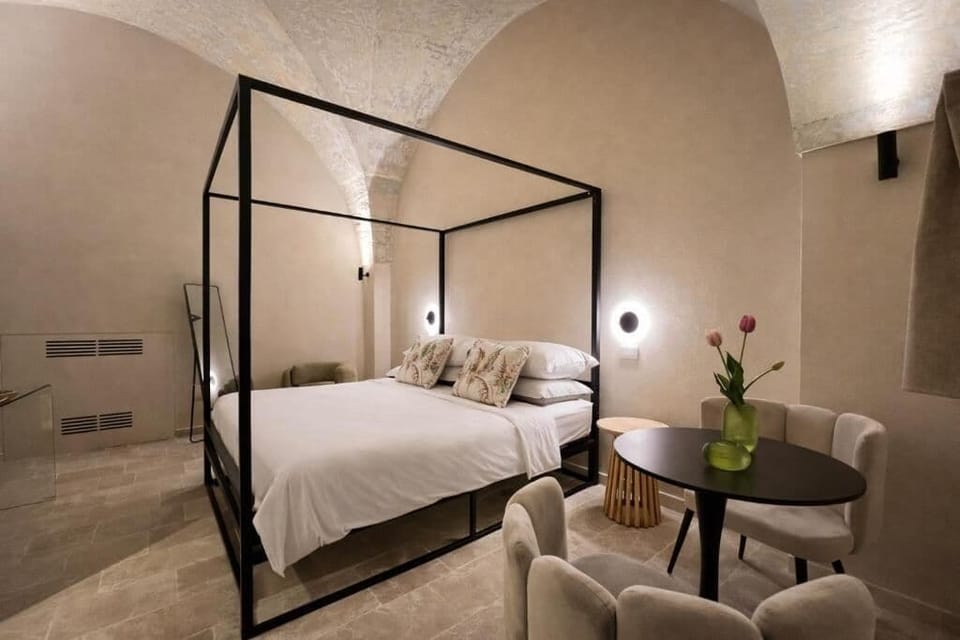 Deluxe Double Room, Courtyard View | Free minibar items, blackout drapes, free WiFi