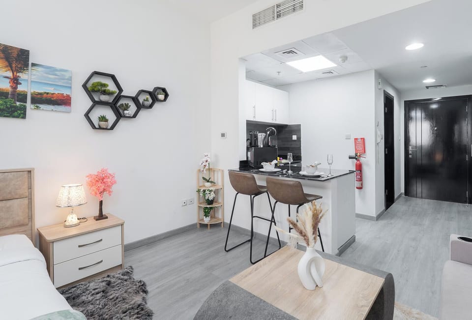Luxury Studio, Balcony, City View | Interior