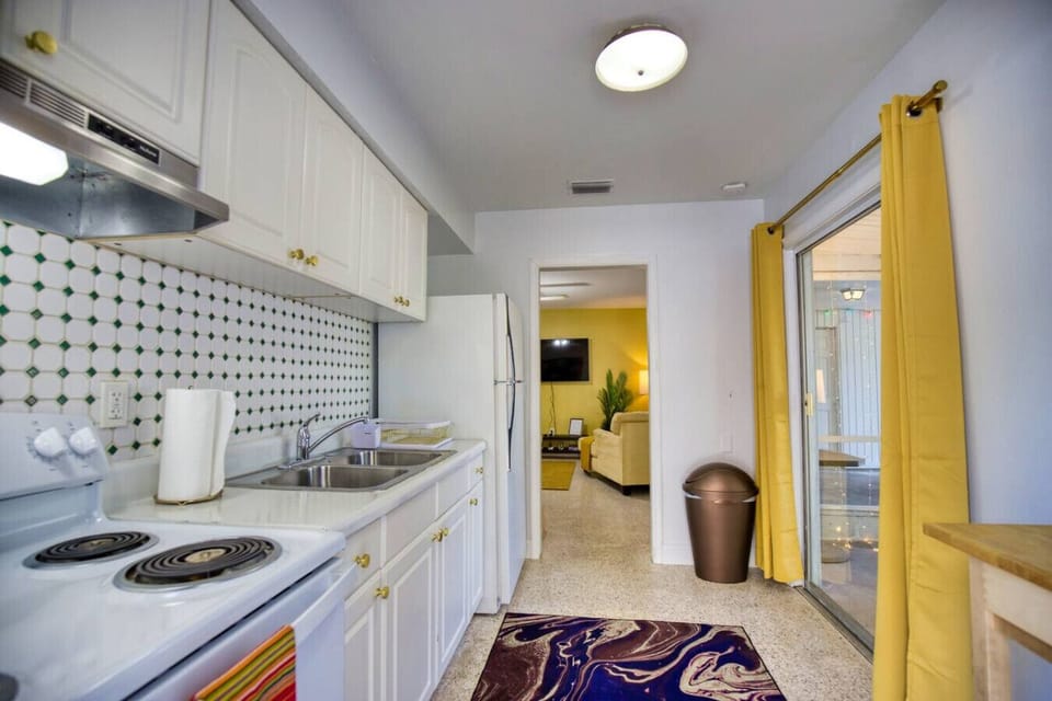 Kitchen: Keep everything you need at your fingertips in a layout that prioritizes both form and function.