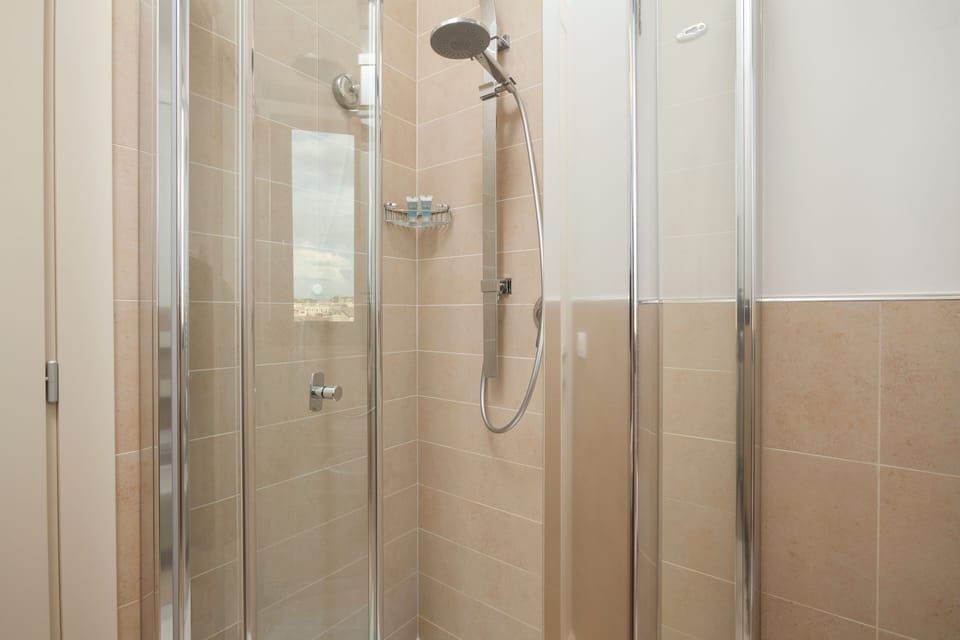 Shower, free toiletries, hair dryer, bidet