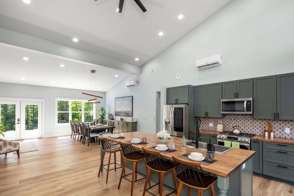 Open floor space design - perfect spot for groups to dine, relax, or play games