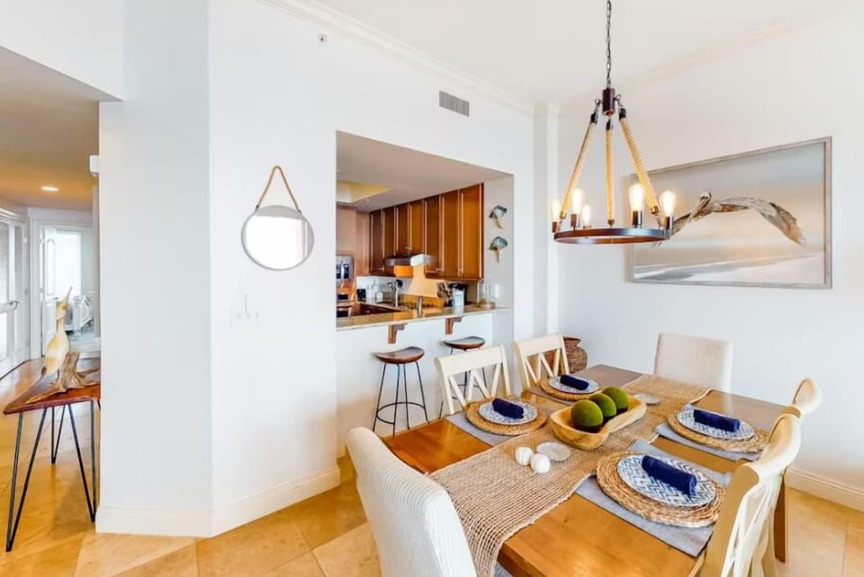 Condo, Multiple Beds (Indigo East 2003) | Dining