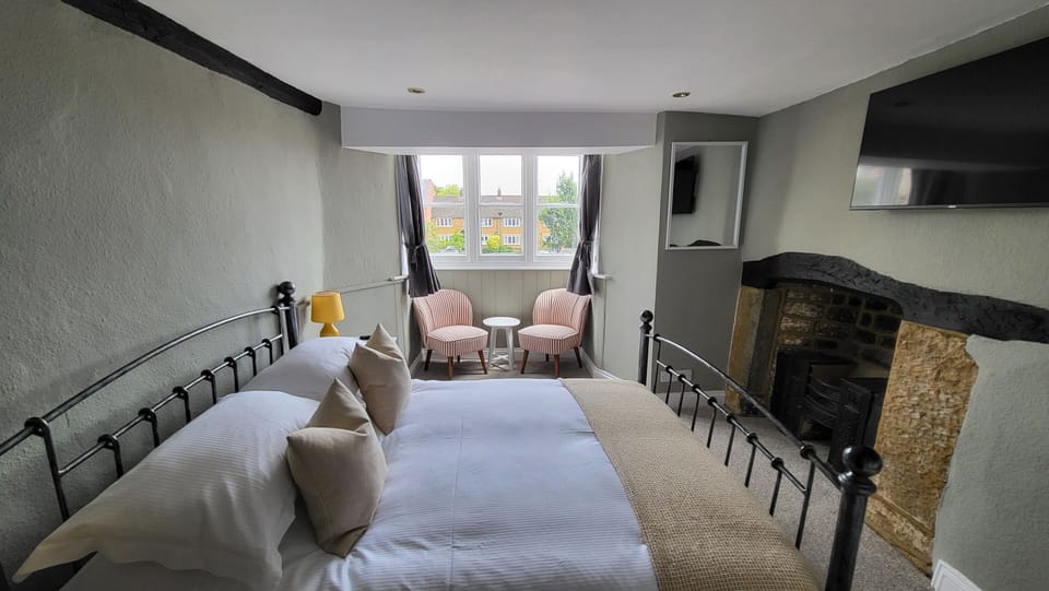 Superior Double Room, Ensuite (Room 2) | Iron/ironing board, free WiFi