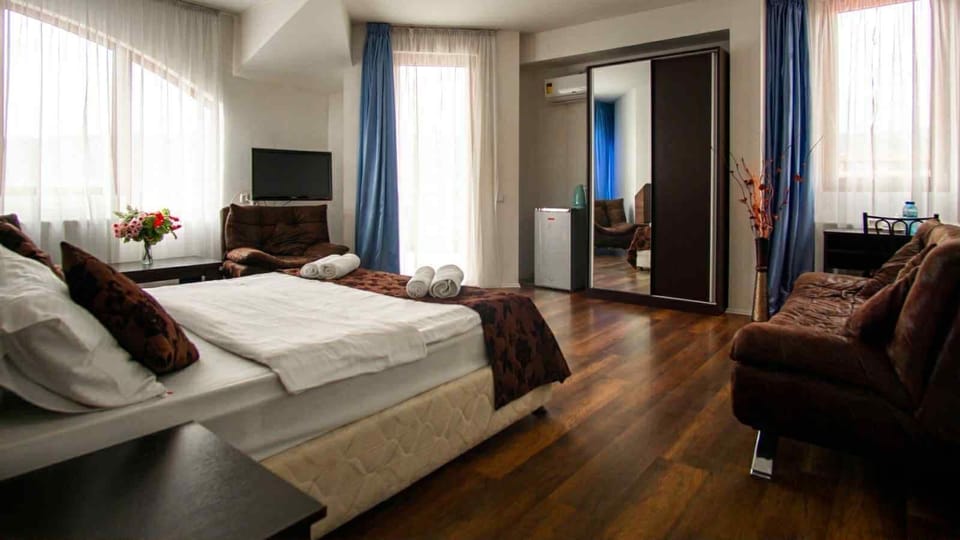 Triple Room, Balcony, City View | Egyptian cotton sheets, premium bedding, desk, soundproofing