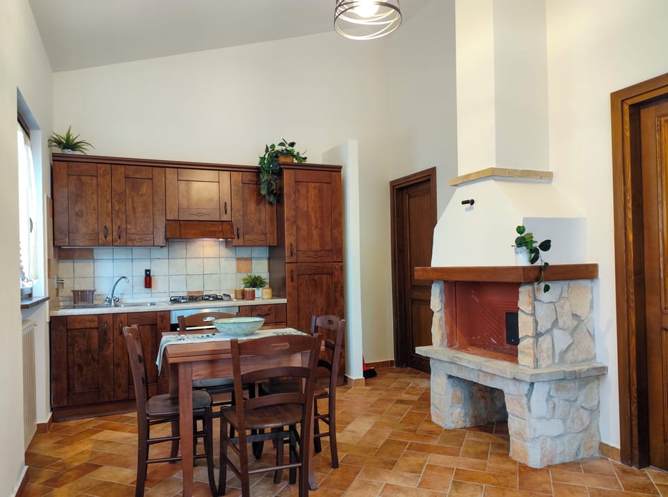 Aqua | Private kitchen | Fridge, oven, stovetop, cookware/dishes/utensils