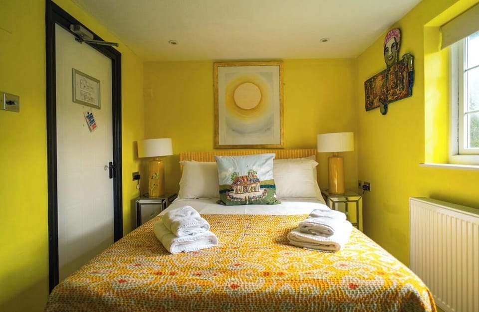 Deluxe Double Room | Desk, iron/ironing board, free WiFi, bed sheets