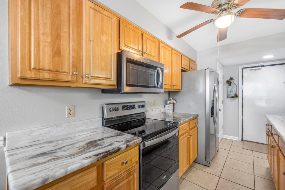 Condo, 1 King Bed with Sofa bed (Island Shores 152) | Private kitchen