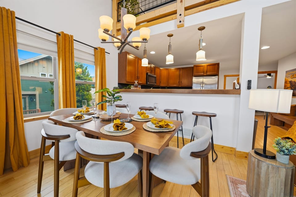 Whether it’s a quick bite or a full feast, every moment here feels elevated.