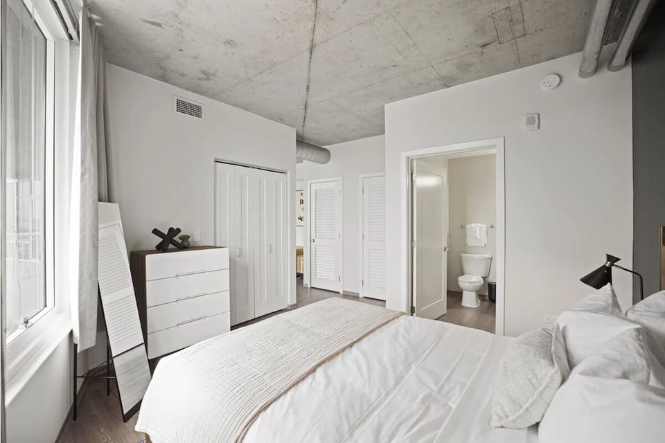 Spread out comfortably with extra storage and an airy layout.