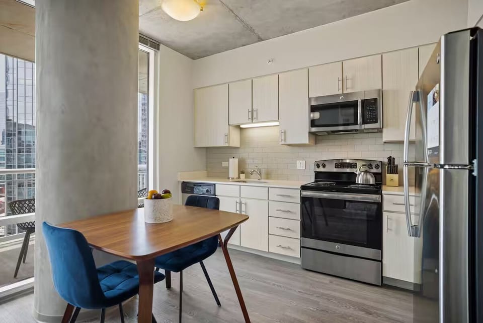 Cook effortlessly in the modern kitchen with full-size appliances.