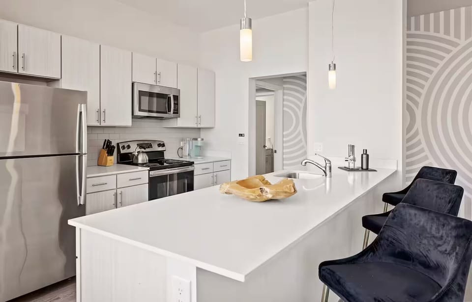 Gather around the sleek island for easy breakfasts and cocktails.