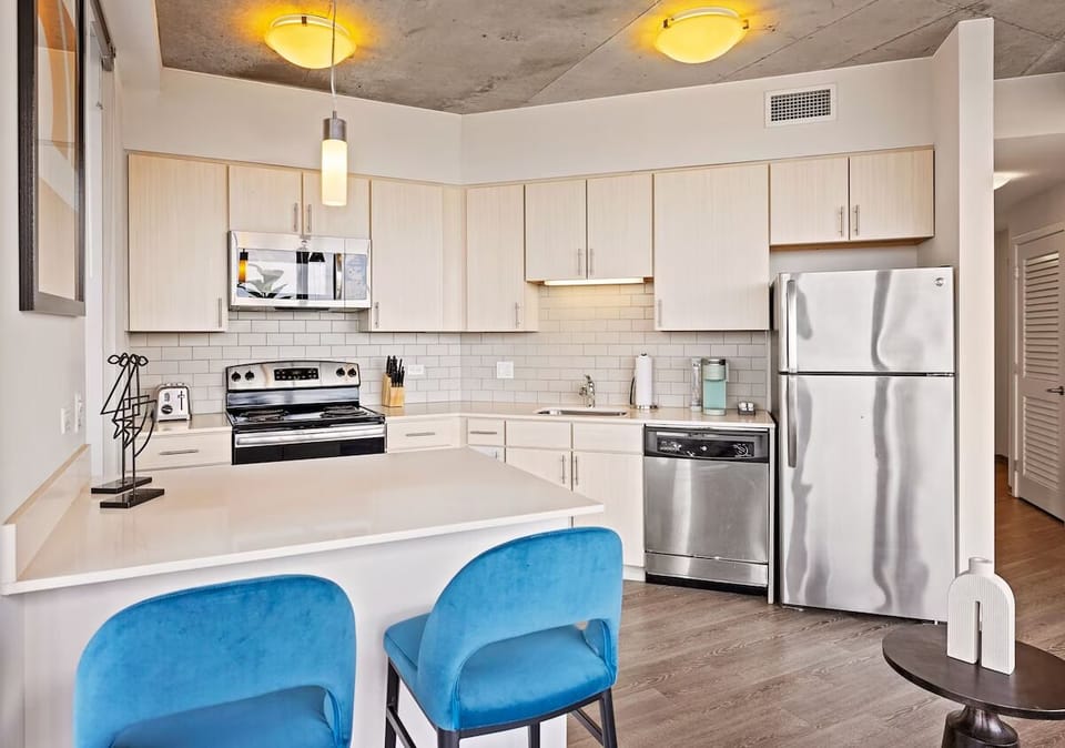 Cook with ease in a sleek, fully equipped kitchen.